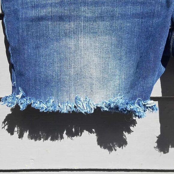 Maurices High Rise Frayed Cut Off Jeans size Medium - Picture 6 of 11